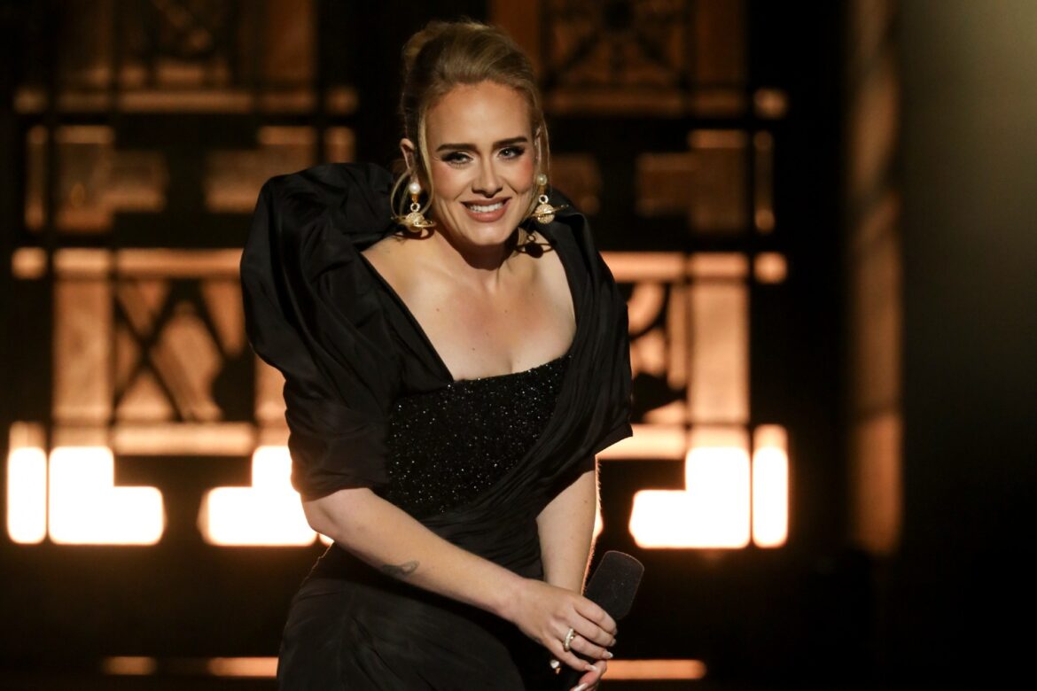 Η Adele είναι «απίστευτα αγχωμένη» αλλά και «πολύ ενθουσιασμένη» για την έναρξη των εμφανίσεών της στο Λας Βέγκας
