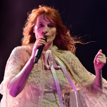 Η Florence Welch έσπασε το πόδι της – Ακυρώνει την περιοδεία των Florence + The Machine