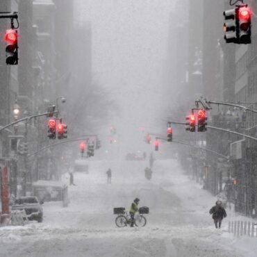 ΗΠΑ: Η πιο απειλητική χιονοθύελλα των τελευταίων ετών επελαύνει στη Νέα Υόρκη - Φωτογραφίες