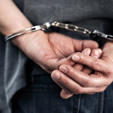 Θεσσαλονίκη: Συνελήφθη 35χρονος με πορνογραφικό υλικό – Παρίστανε τον αστυνομικό που εργαζόταν σε υποθέσεις παιδοφιλίας