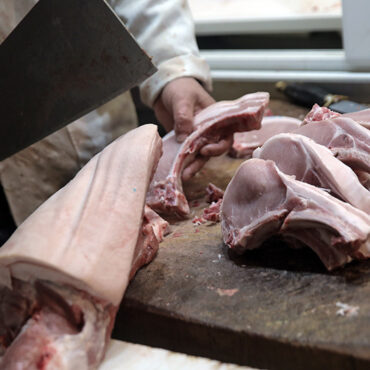 «Καίει» η αυξημένη τιμή του κρέατος: Έκλεισαν πολλές κτηνοτροφικές μονάδες