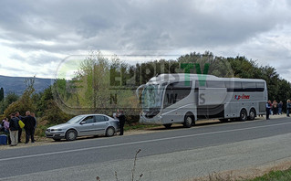 Καραμπόλα με δύο αυτοκίνητα, φορτηγό και λεωφορεία στην Ιωαννίνων – Κοζάνης – Δείτε εικόνες από το τροχαίο