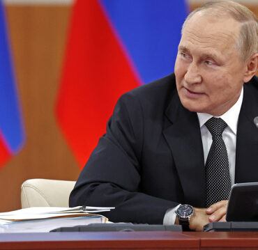 Ο Πούτιν καρατόμησε 10 ακτιβιστές από το Συμβούλιο για τα Ανθρώπινα Δικαιώματα για να τοποθετήσει... πολεμοχαρείς