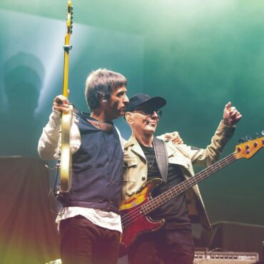 Ο Johnny Marr και ο Andy Rourke των The Smiths επανενώνονται για το πρώτο τραγούδι τους μετά από 35 χρόνια