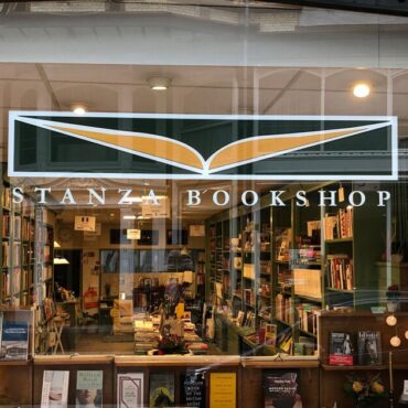 Ολλανδία: Ένα βιβλιοπωλείο κάνει ανάρπαστα τα ελληνικά βιβλία στη Χάγη