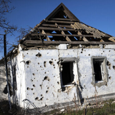 Ουκρανία: Ρωσικές θηριωδίες στη Χερσώνα - Εντοπίστηκαν 63 πτώματα με σημάδια βασανιστηρίων