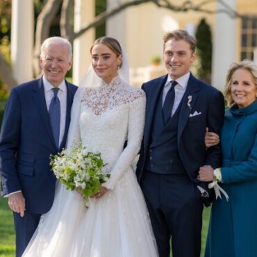Τζο Μπάιντεν: Παντρεύτηκε η εγγονή του στον κήπο του Λευκού Οίκου