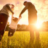 «Οδηγίες» για γονείς – Οι ειδικοί απαντάνε στο πώς θα μεγαλώσετε ευτυχισμένα παιδιά