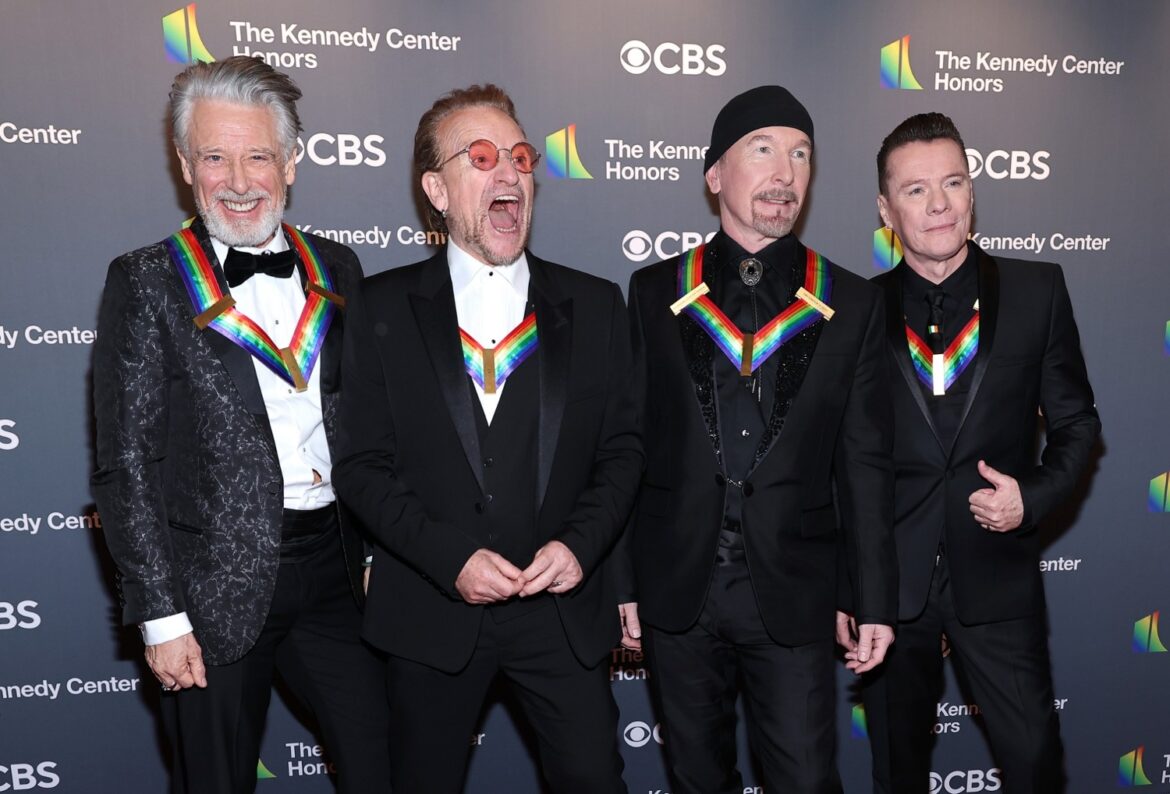 Οι U2 βραβεύτηκαν στον Λευκό Οίκο από τον Joe Biden