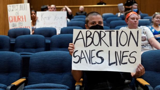 Οι ΗΠΑ ενισχύουν την προστασία της ιδιωτικότητας των γυναικών που υποβάλλονται σε άμβλωση | in.gr