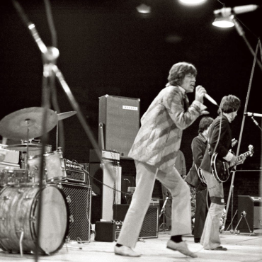 Σαν σήμερα 17 Απριλίου: Ξεκινά η επεισοδιακή συναυλία των Rolling Stones στην Αθήνα που έσβησε με βία και συνθήματα