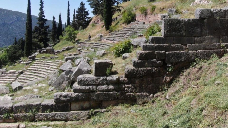 Το Αρχαίο Θέατρο των Δελφών «μεταμορφώνεται» λόγω της κλιματικής κρίσης