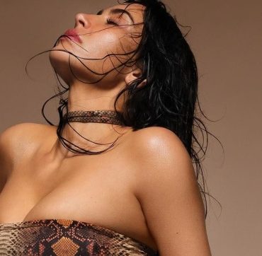 H Κιμ Καρντάσιαν πήρε πάνω της τη νέα σέξι καμπάνια για τα μαγιό της εταιρείας της - Δείτε φωτογραφίες