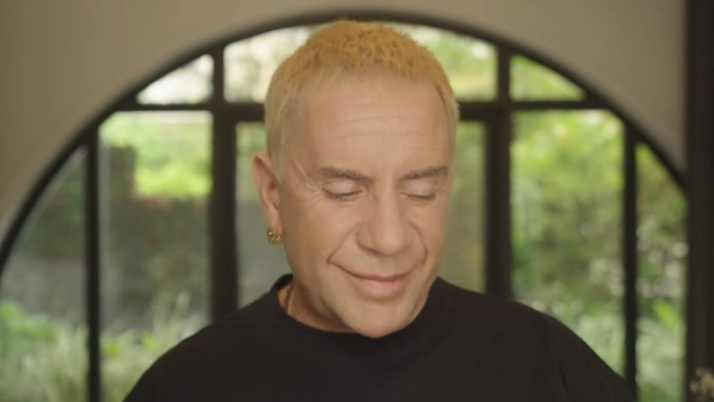 Γιώργος Μαζωνάκης: «Φτυστός» ο Till Lindemann των Rammstein – Δείτε video